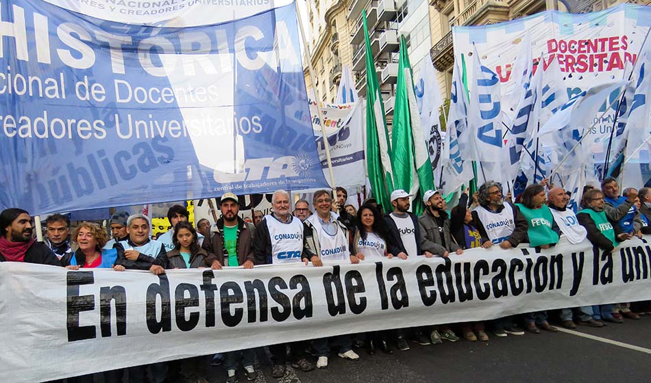 marcha docente en reclamo a salario digno