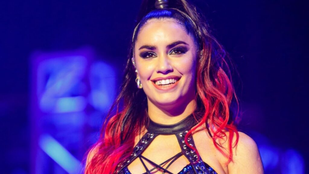 lali esposito en el movistar arena sonriendo