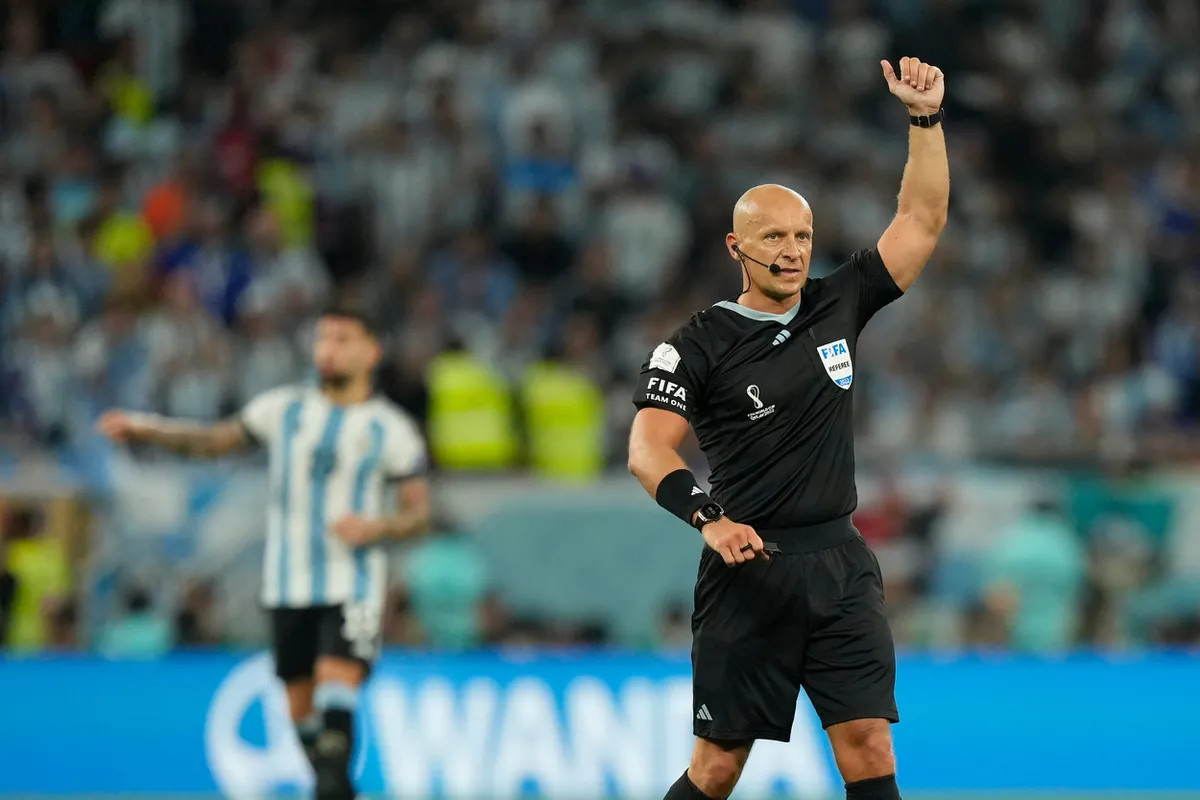El árbitro De La Final Mostró Una Foto De Un Gol De Francia Y Silenció