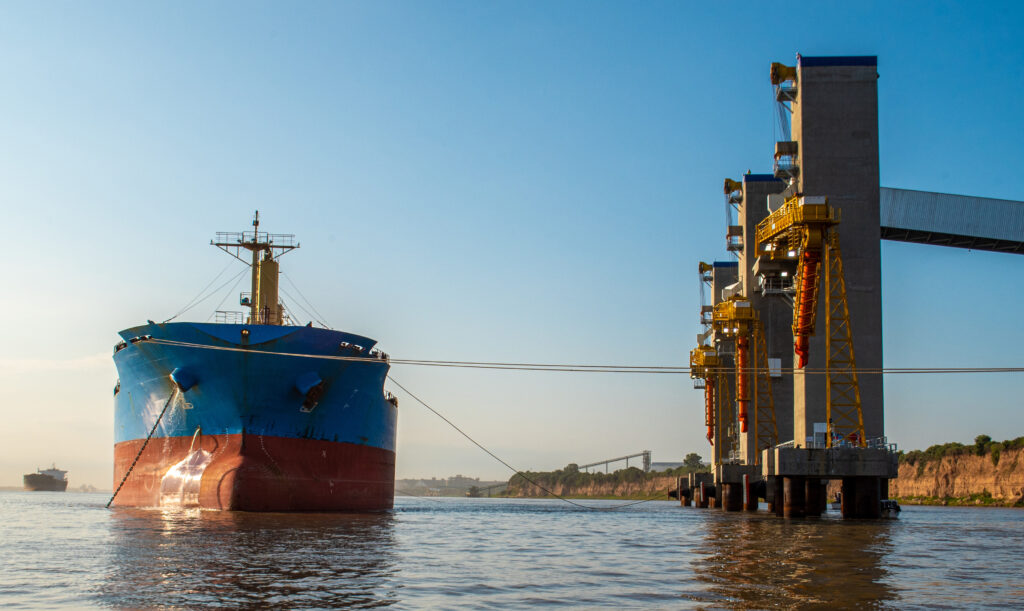 carga granos barco puerto