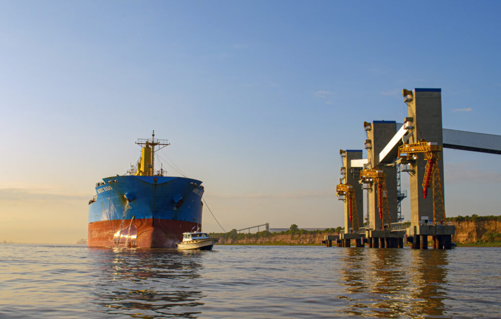 carga granos barco puerto