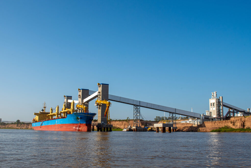 carga granos barco puerto