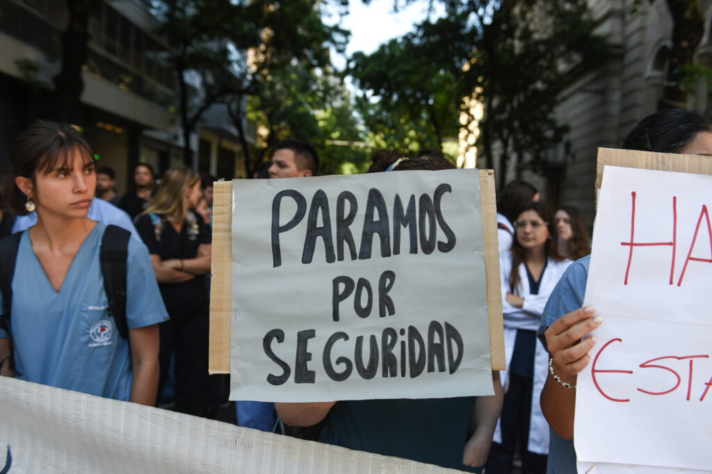 manifestación esta mañana de médicos y enfermeros del Provincial