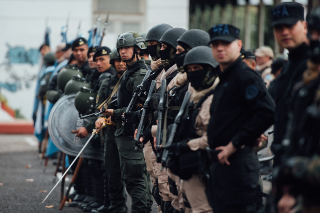 policia fuerzas armadas