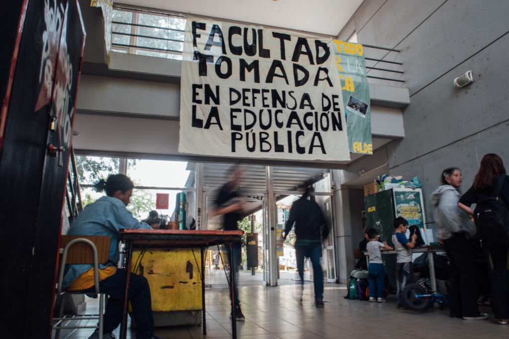 facultad tomada UNR