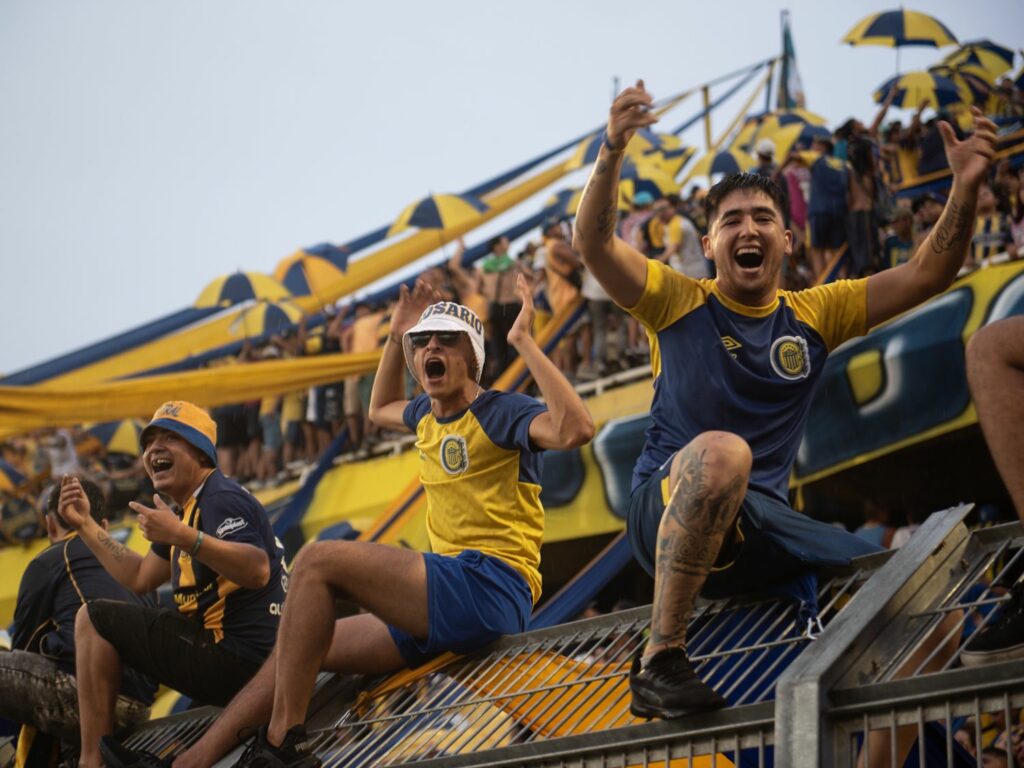 tribuna central hinchada