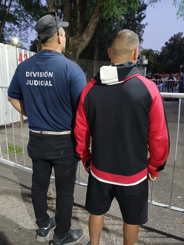 Alta tarifa: ¿cuánto dinero piden los cuidacoches de Rosario por estacionar en la calle? - Image 1