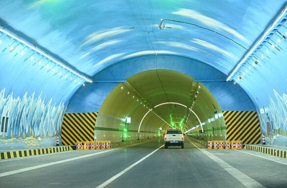 China inauguró el túnel para autopistas más largo del mundo