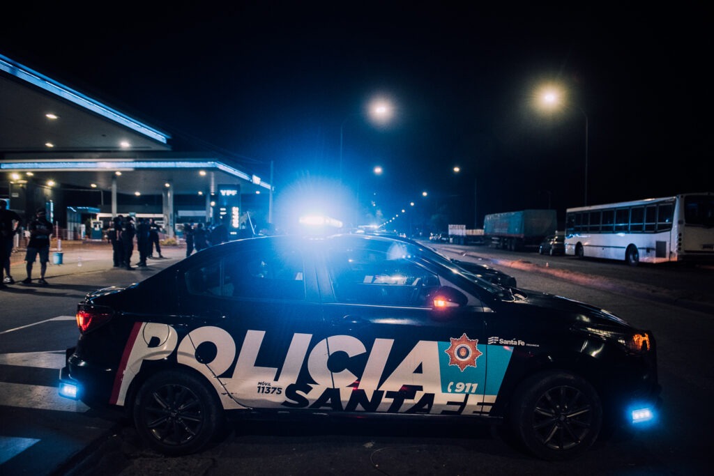 Patrullero noche policia