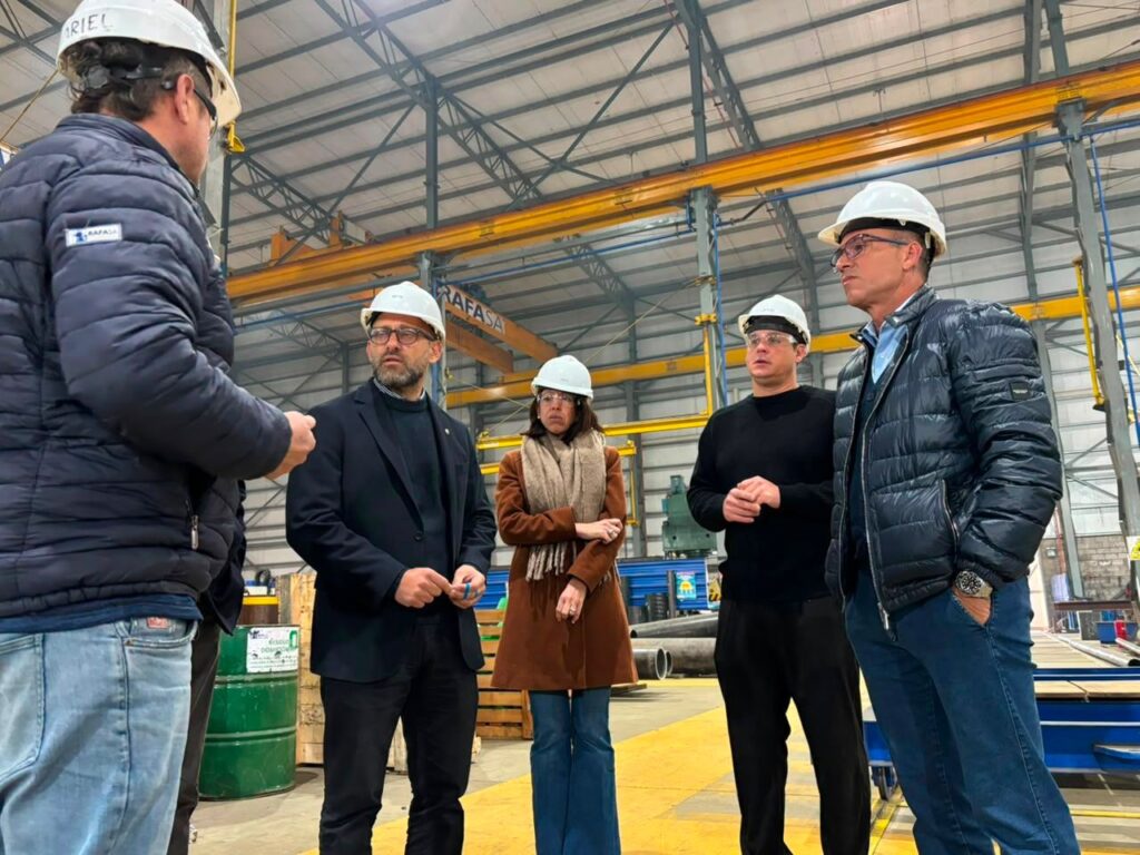 Acuerdo estratégico entre Santa Fe y San Juan para exportar producción minera a través de los puertos santafesinos.