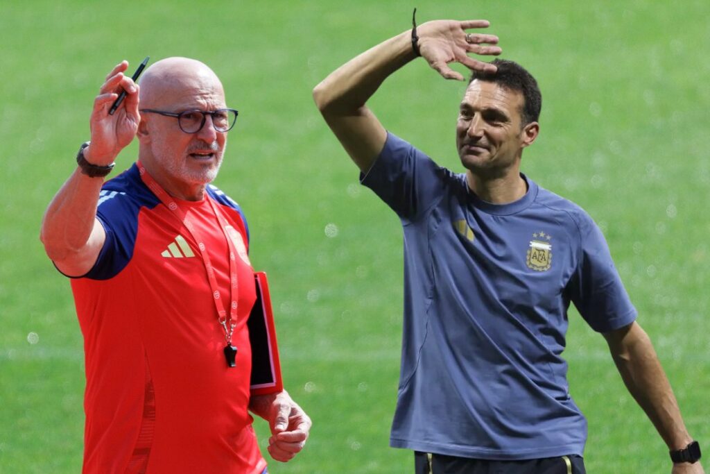 Fotografía dividida de Lionel Scaloni y Luis de la Fuente dirigiendo a las selecciones de Argentina y España.