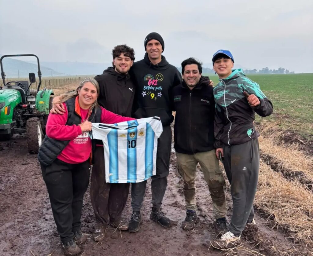 Dibu Martínez atrapado en el barro: el increíble rescate de su camioneta