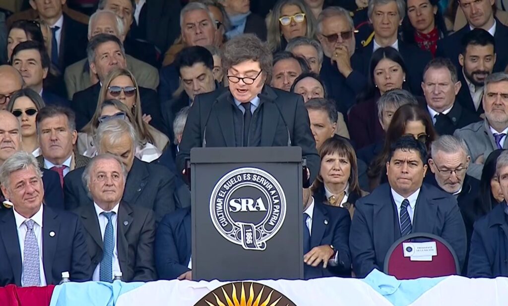 Milei en La Rural: llamó “héroes” a los productores, celebró el fin del cepo y Pino le exigió eliminar las retenciones “por ley y para siempre”
