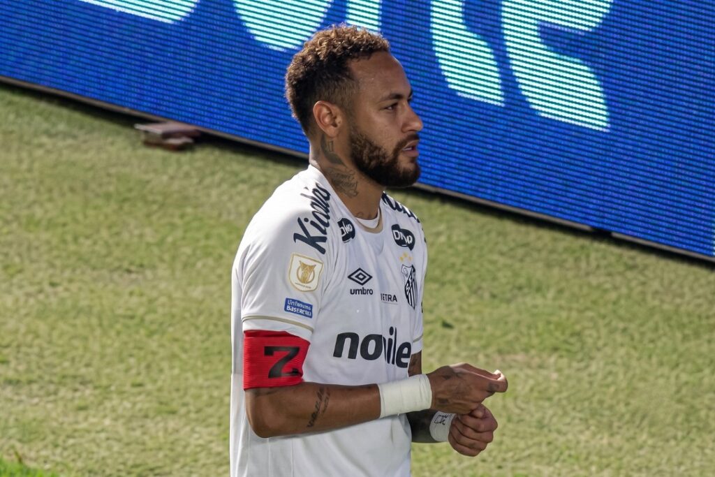 Neymar "arrojó naipes" en su festejo de gol.
