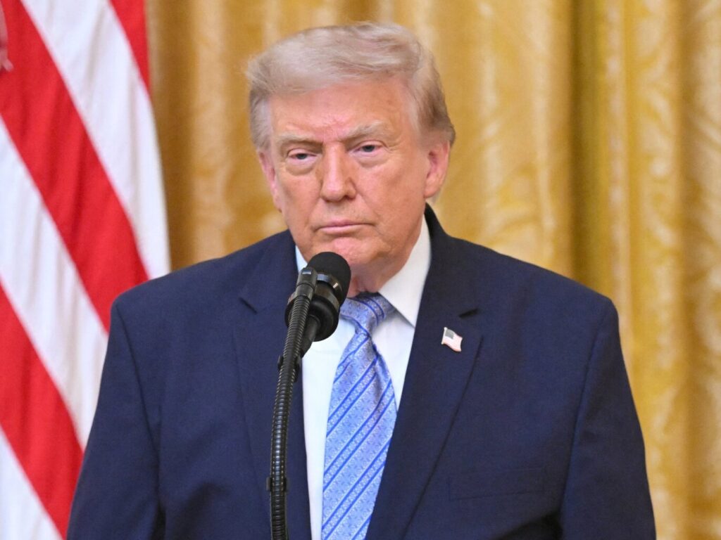 Trump denuncia hackeo chino en el sistema electoral estadounidense