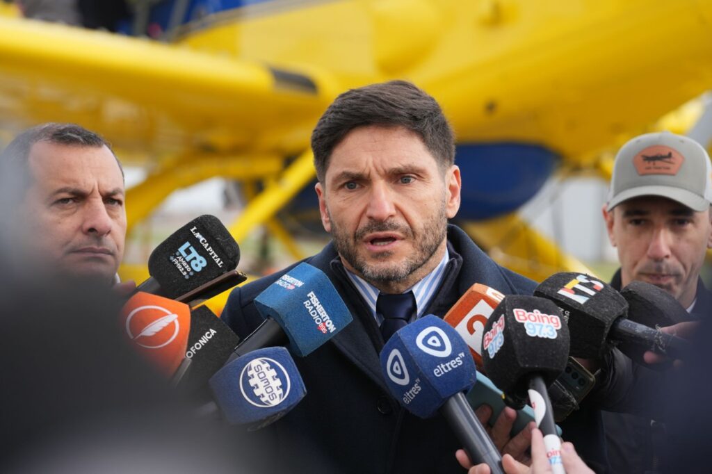 l gobernador Maximiliano Pullaro encabeza la presentación oficial de la nueva flota aérea provincial en el Aeropuerto Internacional "Islas Malvinas" de Rosario.