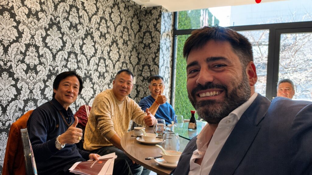 El empresario rosarino Luciano Di Santo se reunió con Wang Guang Yu (David), presidente de la Asociación Civil Barrio Chino de Buenos Aires.