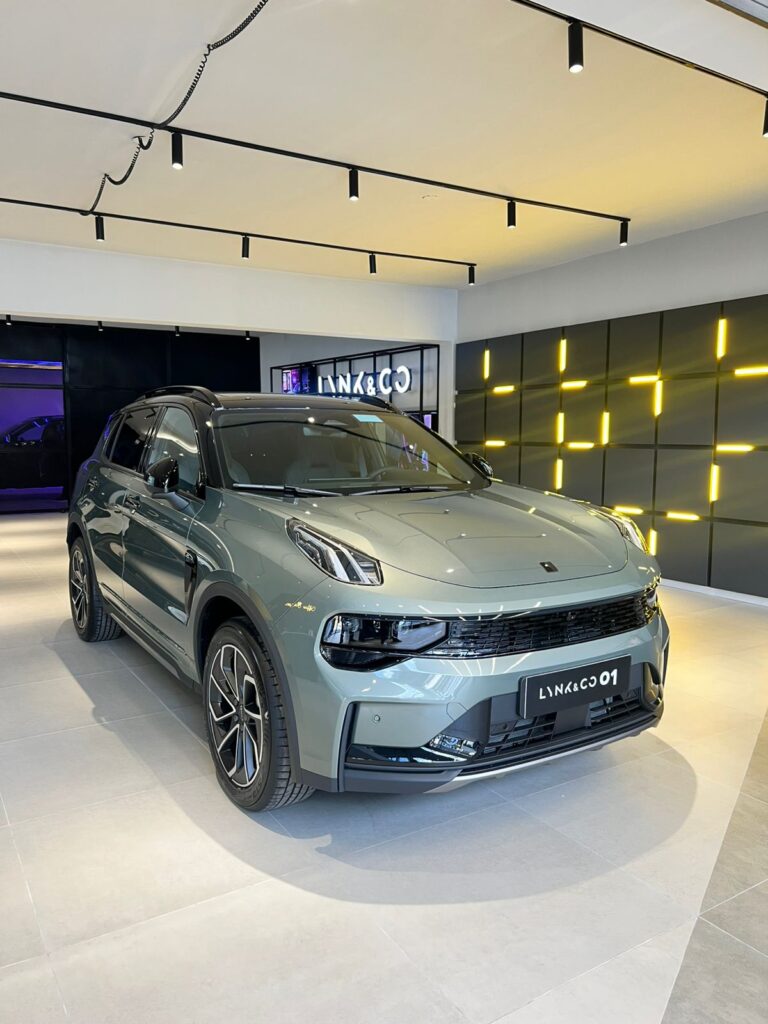 Lynk & Co, marca perteneciente al Grupo Geely y vinculada al ecosistema automotor de Volvo, inaugura oficialmente con una concesionaria exclusiva en Rosario.