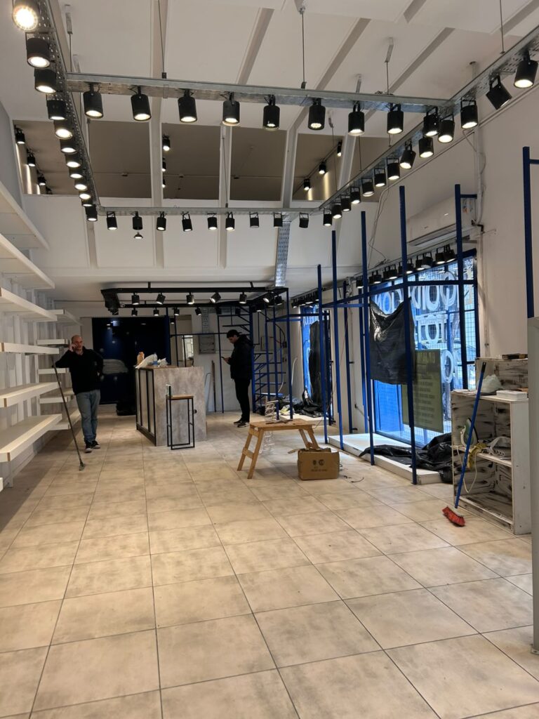 La Esquina de la Remera abrió su tercer local en Rosario y eligió nuevamente el corredor de calle San Luis para continuar con su crecimiento.