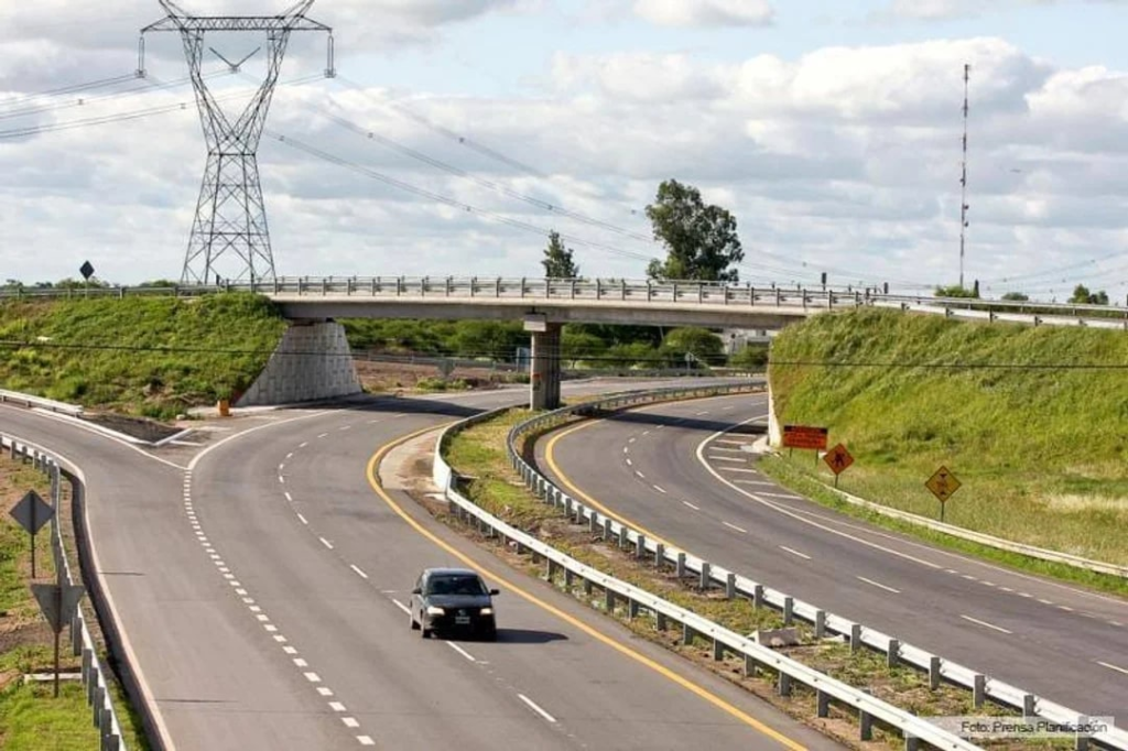 El Gobierno prepara una ley para concesionar rutas con cero impuestos